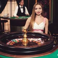 မြန်မာ ကစားသမားများ 6lottery Sportsbook တွင် MNL ဘောလုံးပွဲ Live Betting တင်နေသောပုံ